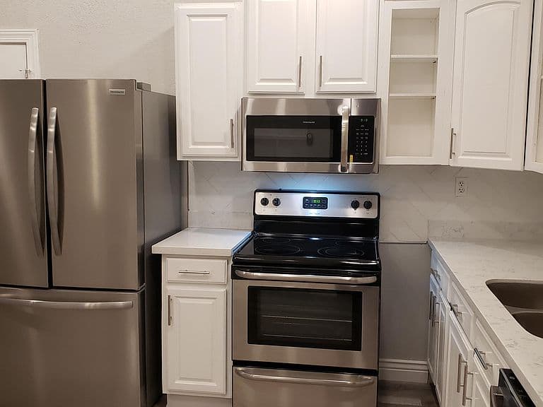 130 E 2ND Avenue photo 3