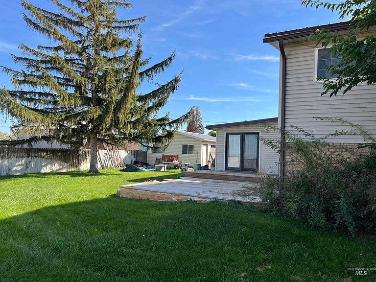 186 Clear Springs Dr photo 4