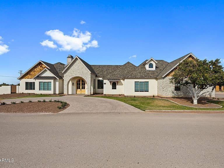18212 E NAVAJO Drive photo 3