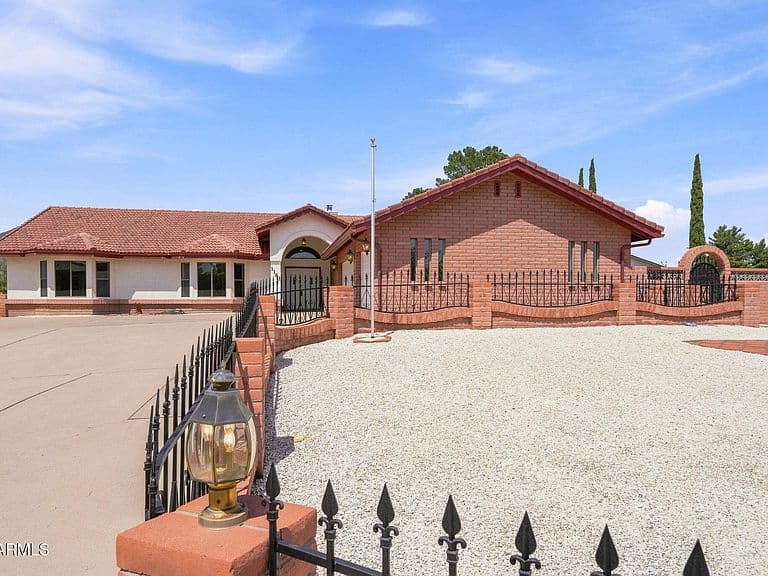 1163 EXETER Drive photo 4
