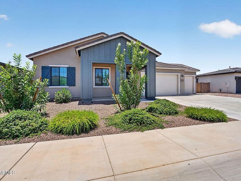 8025 W GARDENIA Avenue photo 4