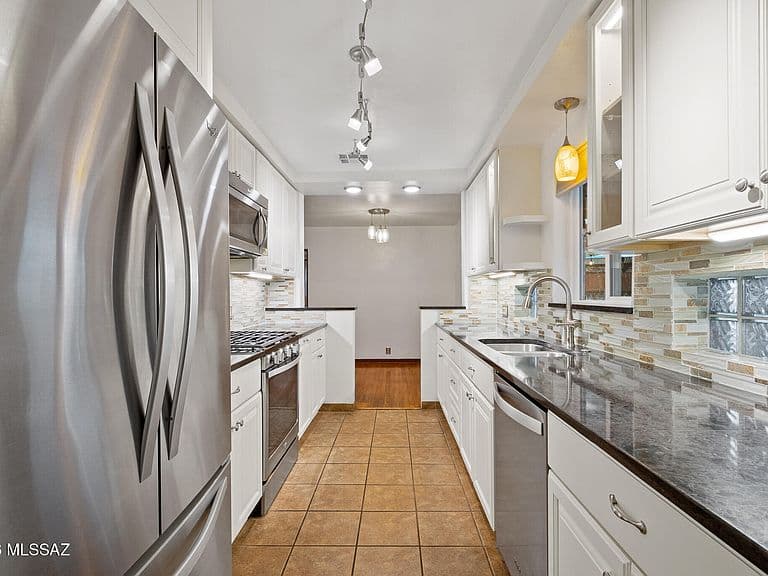 2725 E La Cienega Dr photo 5