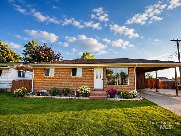 905 15th Dr photo 1