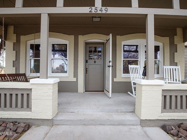 2549 N Mitchell St photo 3