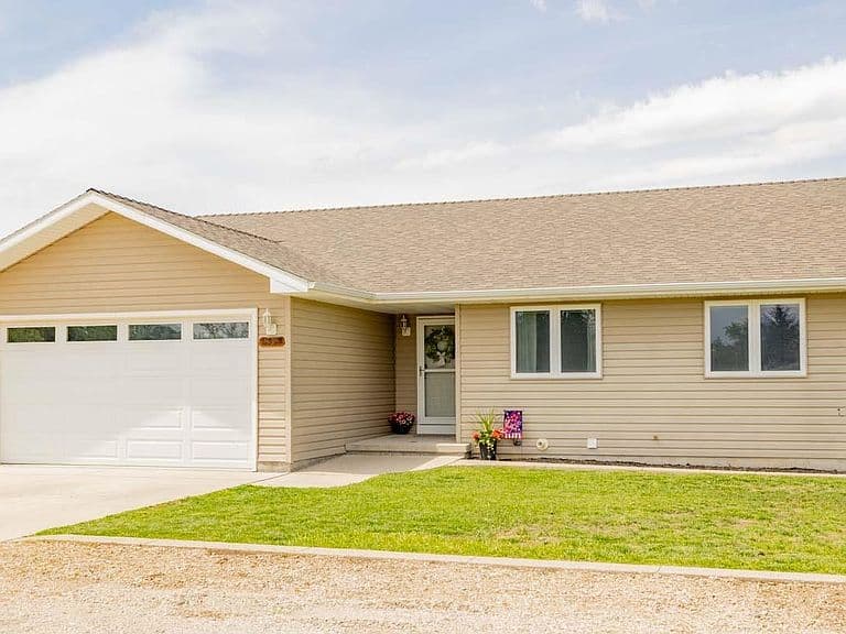 2929 E Avenue photo 1