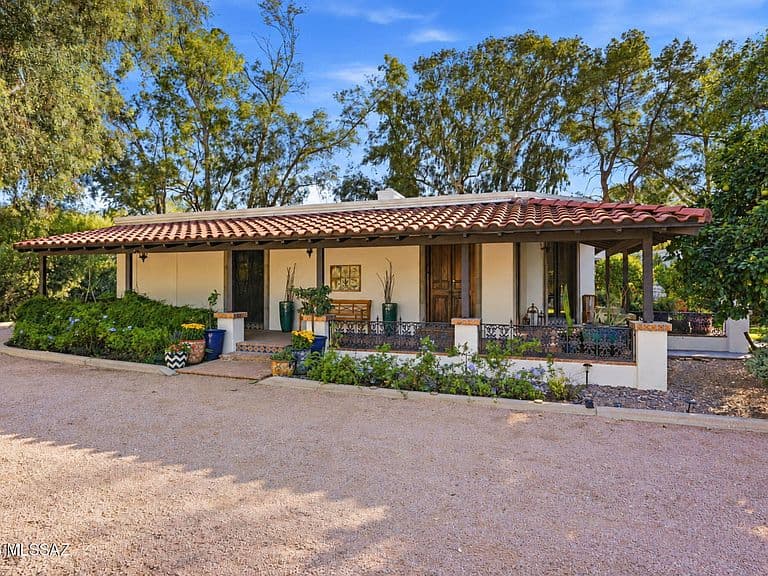 6540 E Miramar Dr photo 1