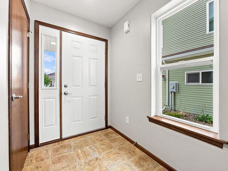 454 Foxtail Dr E photo 4