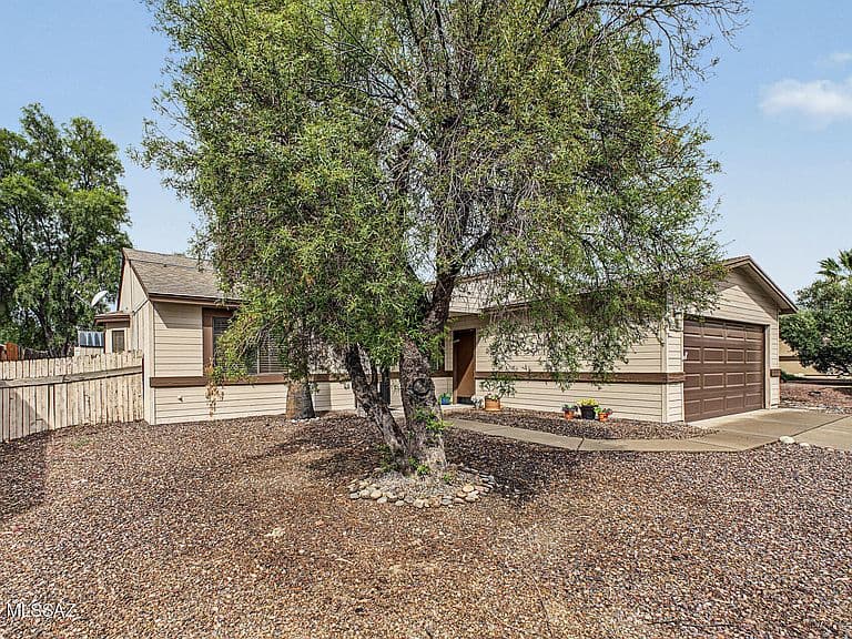 5961 N Belbrook Dr photo 2