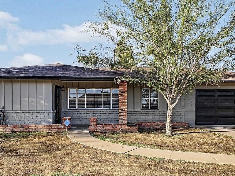 2320 W ANDERSON Avenue photo 2