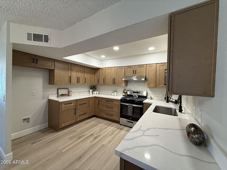 7415 W CHERYL Drive photo 5
