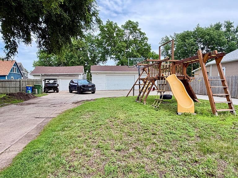 566 4th St SW photo 5