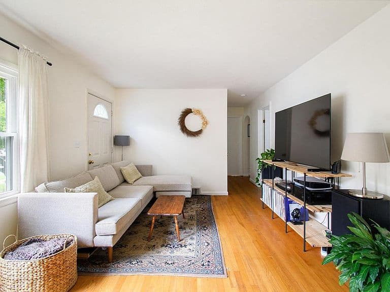 42 Hardy Avenue photo 2