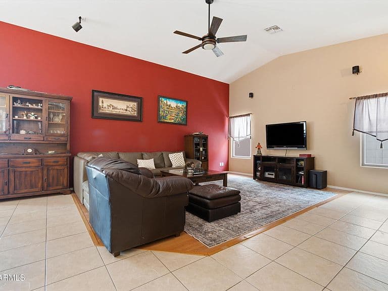 14586 W CROCUS Drive photo 3