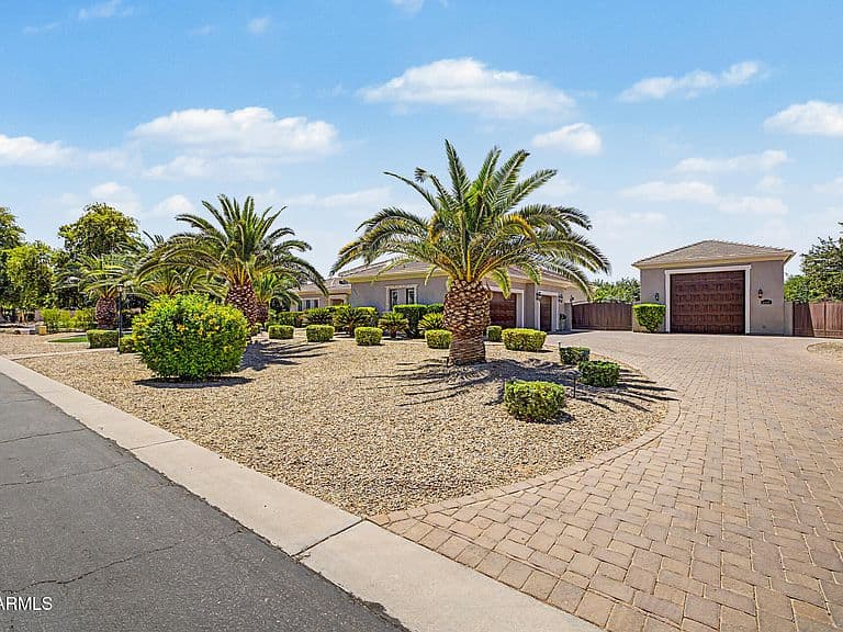 2347 E SANOQUE Court photo 3