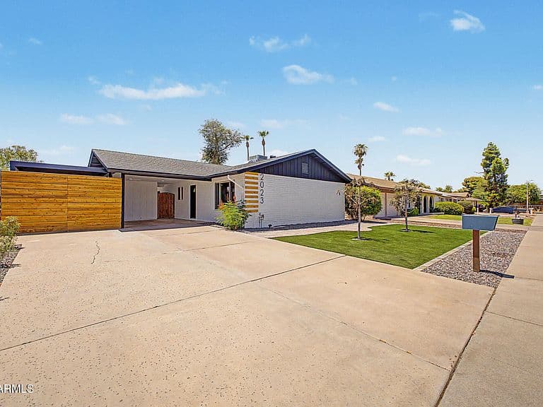 2023 E CORNELL Drive photo 1