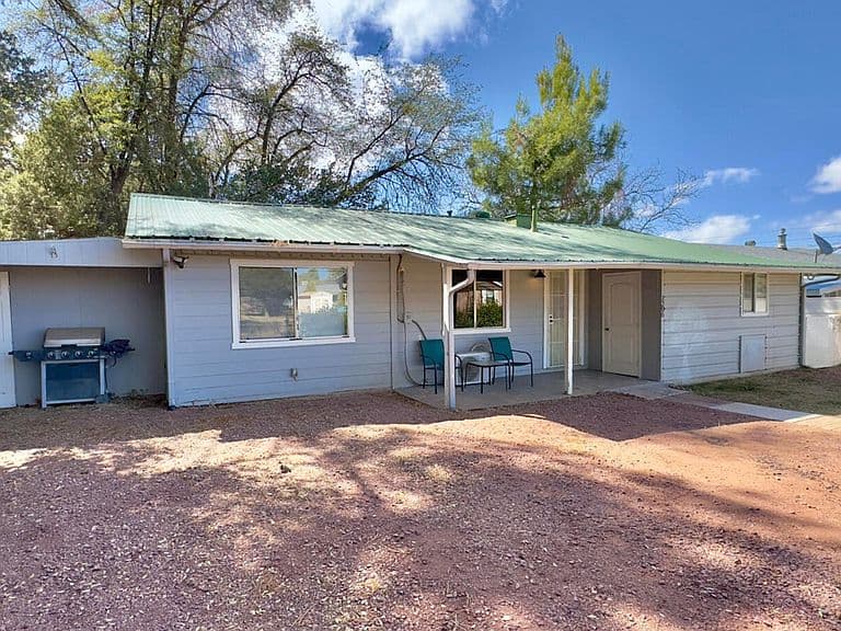 1206 N Apache Ln photo 1
