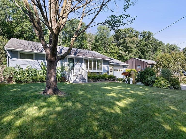 25 Mills Avenue photo 1