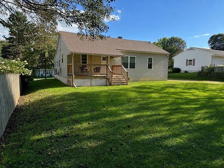 135 Harrington Avenue photo 1