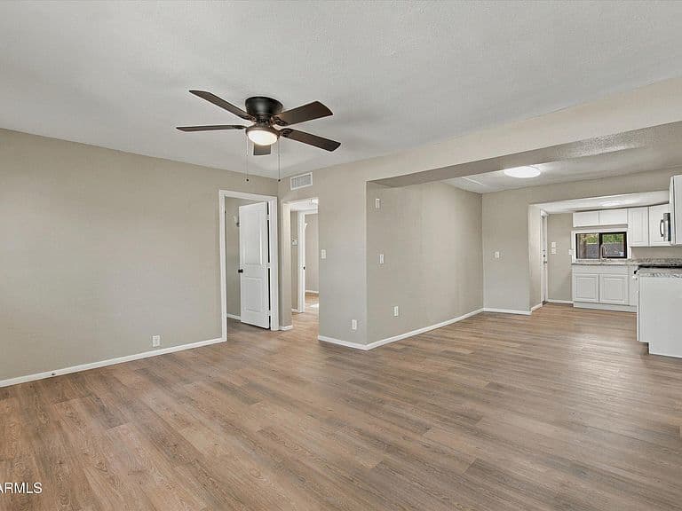 637 W ATLANTA Avenue photo 4
