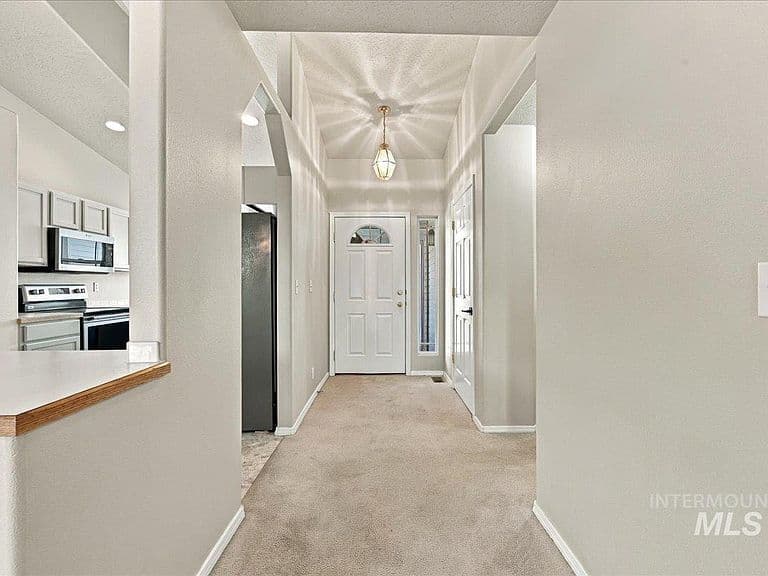 275 E Spinosa Dr photo 4