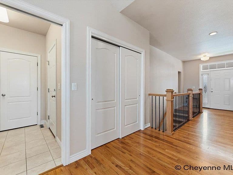415 Sterling Dr photo 3
