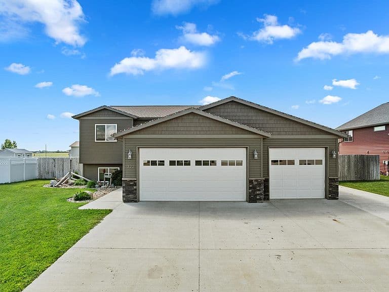 322 6th Ave SW photo 1