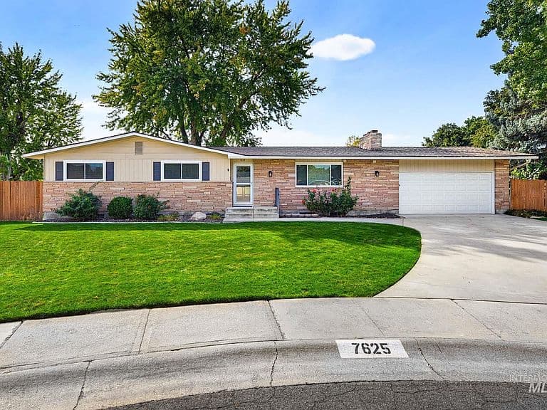 7625 W Cherrywood Cir photo 1