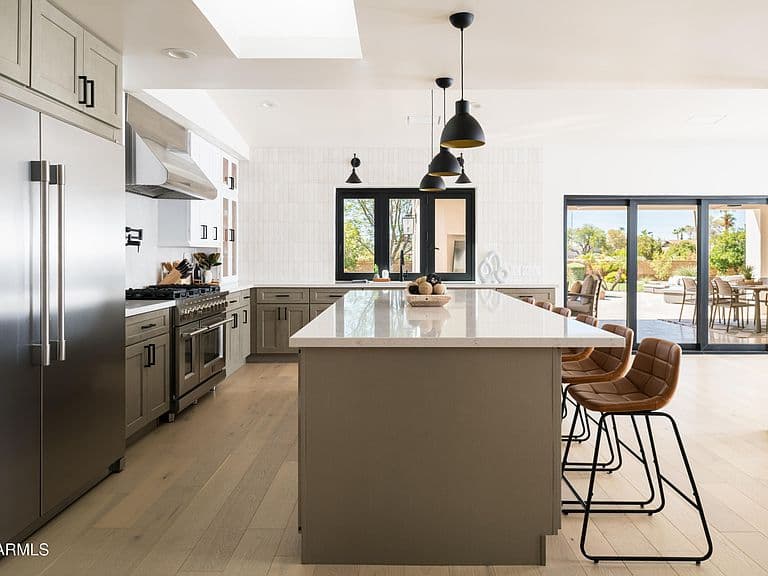 9833 E Desert Cove Ave photo 4