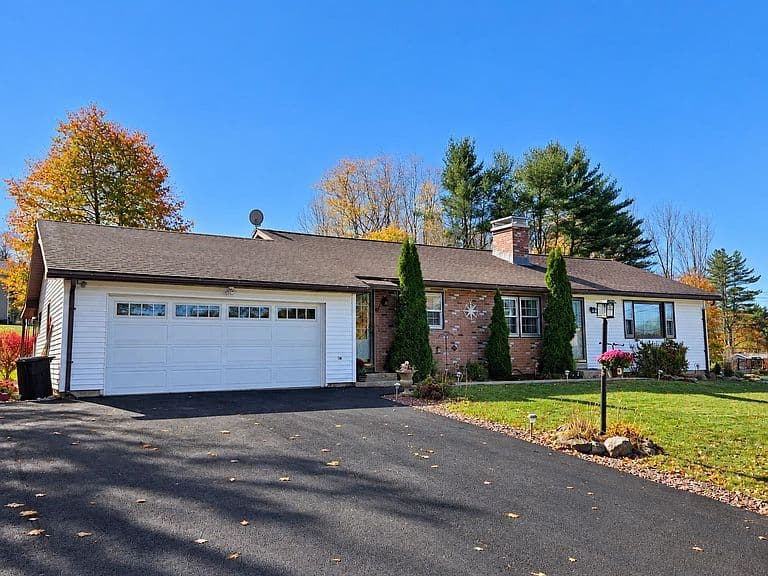 11 Longmeadow Drive photo 1