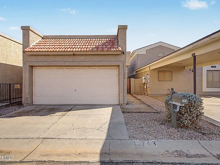 743 E PEPPER Drive photo 1