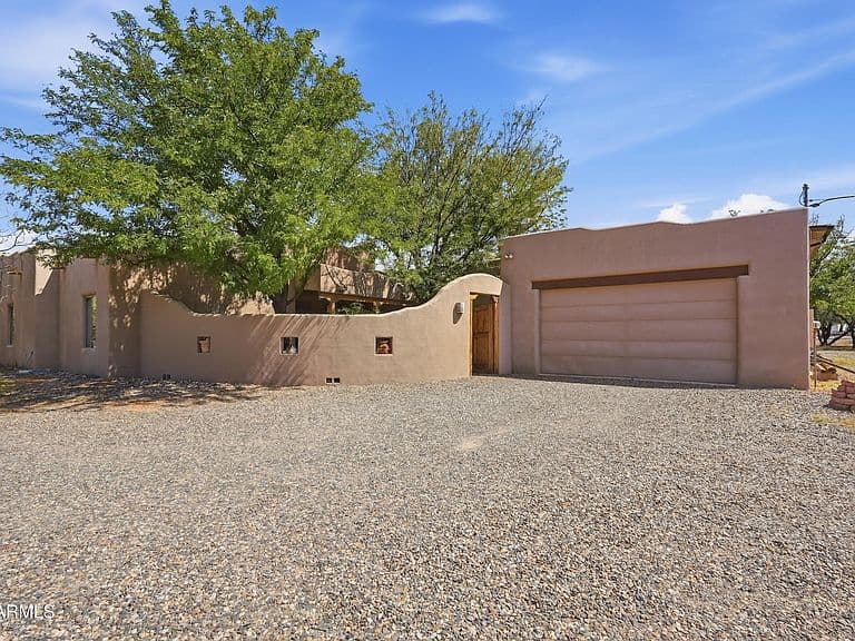 10425 E WILLOW Drive photo 3