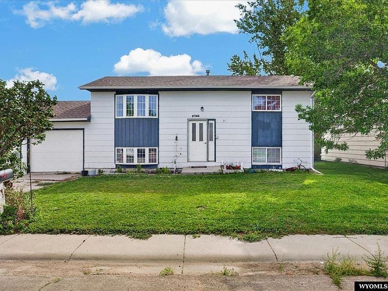 2755 Cherokee Ln photo 1