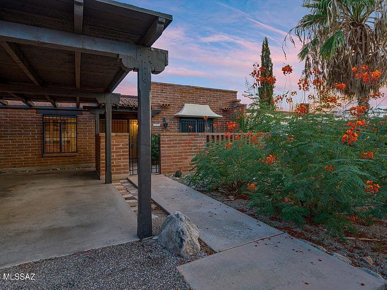 2722 E Avenida De Pueblo photo 4
