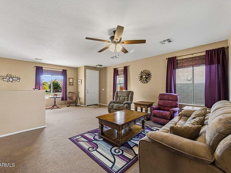 45558 W Mountain View Rd photo 4