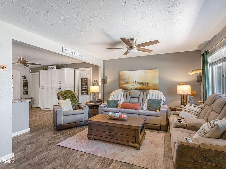 2616 ORIOLE Drive photo 4