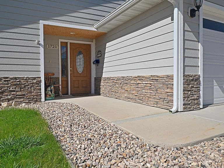 1721 Lookout Point Dr photo 3