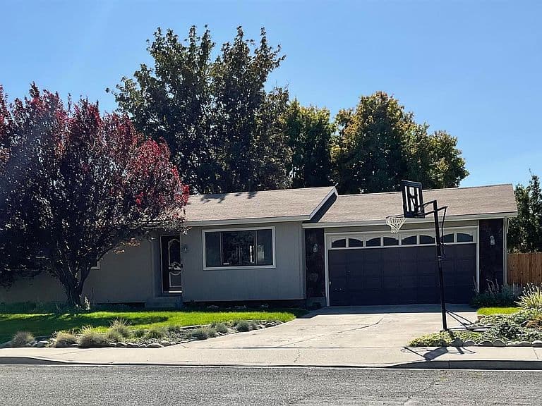485 Park Terrace Dr photo 1