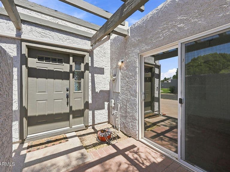 324 E Ambassador Drive photo 5