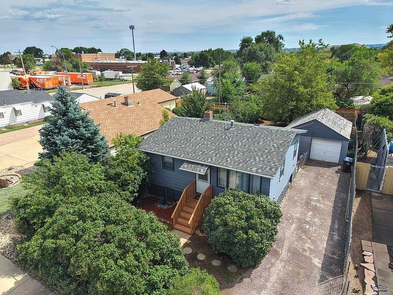 513 E Denver St photo 1