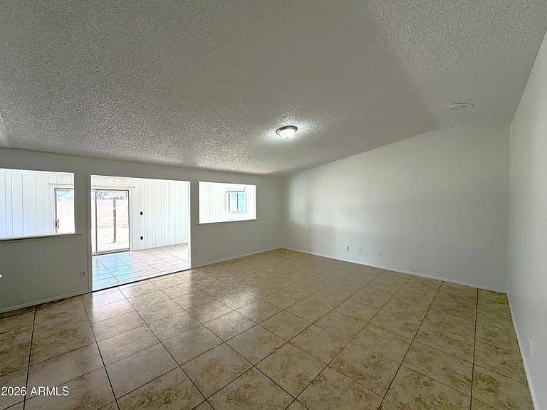 6943 W HUBBELL Street photo 3