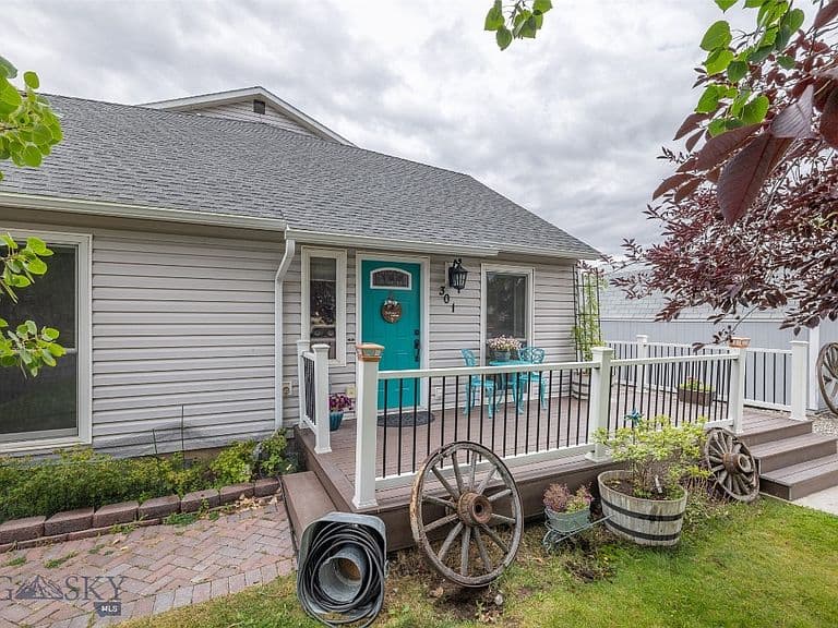 301 Pearl Dr photo 1