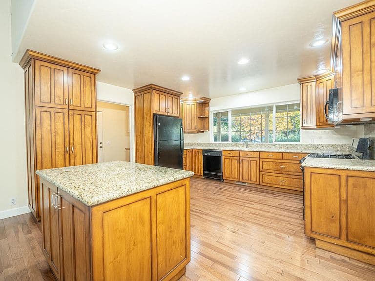 1830 Northridge Dr photo 5