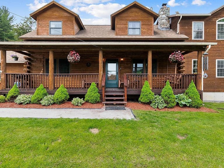 1586 Church Road photo 2