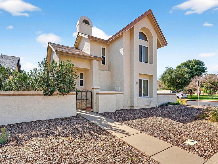 1535 N Horne Unit 75 photo 3