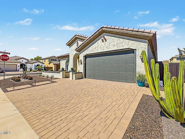 1822 E Canyon Way photo 4