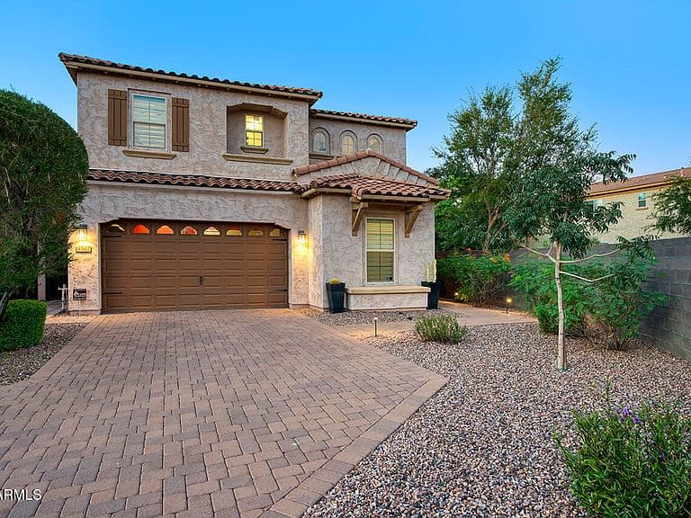 4542 E VISTA BONITA Drive photo 2