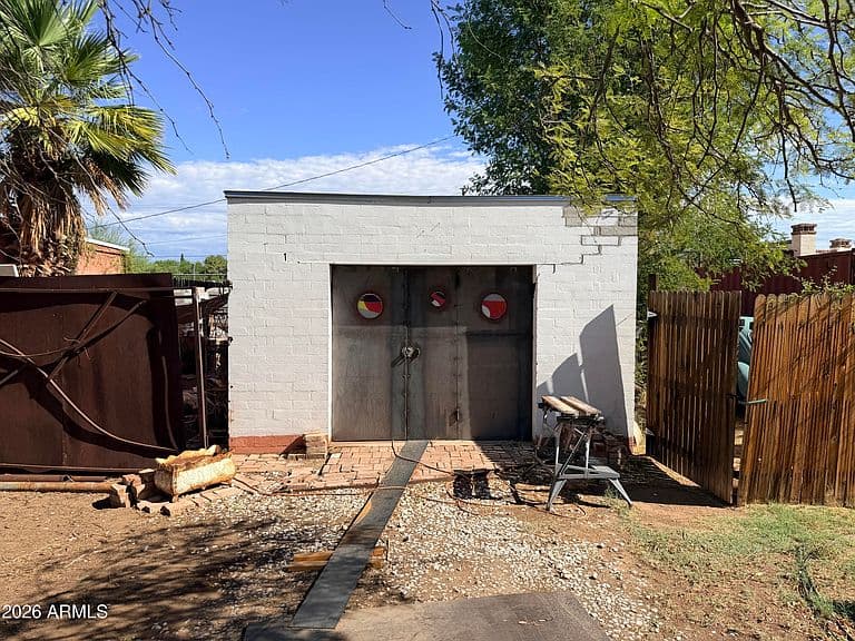 330 W Minnezona Avenue photo 2