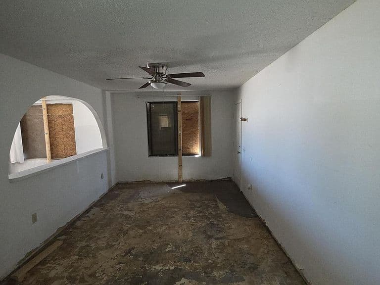 1910 N 42ND Drive photo 4