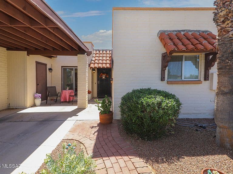 1051 W Calle Alhambra photo 4