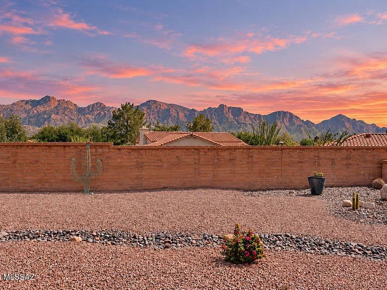 1560 E Chisholm Ln photo 1